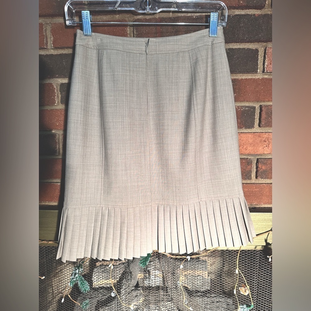 🛍️ petite sophisticate stretch skirt with Never worn condition.